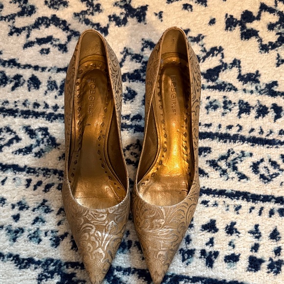 BCBG Elegant Gold Patterned Women's Heels 8.5 - Picture 3 of 5